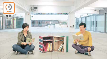 為了延續書本的生命，熱愛閱讀的Simon（右）和Cactus（左）成立了「喜閱香港」，希望令更多人認識漂書文化。