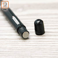 墨水筆需要兩枚SR41電池驅動。