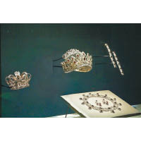 1811年，品牌為拿破崙第2任妻子Marie-Louise王后製作的紅寶石鑽石全套首飾，原作已失傳，現在展出的是始創人Nitot於當時同期製作、作私人收藏的複製品。