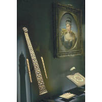 1813年面世的Marie-Louise王后哥德式風格長腰帶，以黃金、珍珠及鎬瑪瑙製造。