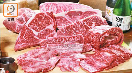 日本和牛宜以迷你爐端燒的燒肉爐來炮製，既易掌握，又能嘗到牛肉的甘香與肉味。
