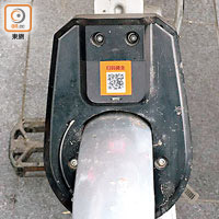 找到單車後，掃取二維碼（QR Code）或輸入該車的編號，待解鎖後即可使用。