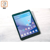 Galaxy Tab S3用上9.7吋2K屏幕，色彩亮麗自然，一改上代偏藍感覺。