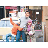 Peter與子女到日本旅行，也抽空到處試食。