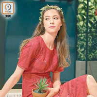 Ba & sh紅色通花連身裙 $3,755（C）