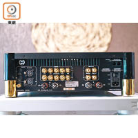 插口排列整齊，擁有平衡、Option及六組RCA輸入，還有用來接駁同廠產品的SmartLink。