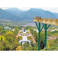 想挑戰膽量，就要到泰雅渡假村內海拔500米高的天空步道了！
