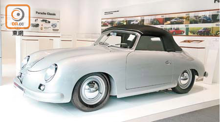 在接待處的Porsche 356是香港首部保時捷，於1952年出廠。