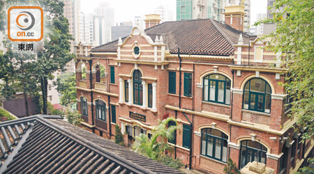 英國愛德華式建築風格，加上屋頂鋪設的中式簷瓦，位於中半山的香港醫學博物館，活現本港中西薈萃的特色。