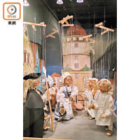 Stadtmauermuseum以木偶上演當年婦人與豬的救城故事，讓大家重溫該段歷史。