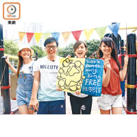 （左起）Astor、Forrest、Alyse與Cindy自發舉行香港版泡泡巡遊，希望向香港人散播正能量。