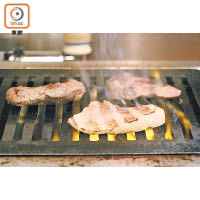 除了豚肉要燒約3分鐘，牛肉燒1至2分鐘便可。
