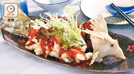 鴛鴦松子魚<br>與見慣見熟的松子魚不同，這道鴛鴦松子魚不但用了紅醋與黑醋調味，也跟足傳統取其松鼠外形，香脆鮮嫩並帶來雙重酸甜滋味。