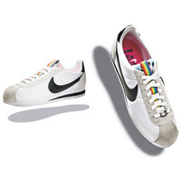 Nike Classic Cortez BETRUE $699<br>最大特色是以一條有6種顏色的彩虹絲帶貫穿鞋舌，而左右腳的鞋舌色調亦各有不同（左腳鞋舌是淺粉紅色，右腳鞋舌是淺藍色）。