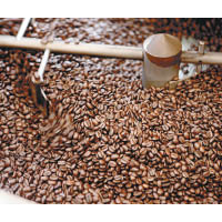 不同烘焙度會影響咖啡豆的色澤、味道與香氣，時間愈長、顏色愈深，焦糖化亦愈高。