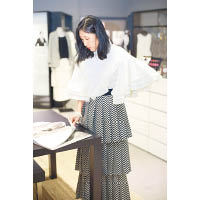 EJ Kim曾於各大國際時裝雜誌擔任時裝總監及曾任職韓國Chanel的傳播經理，現為K-Style Lab幕後主腦，積極將韓國新進品牌引入香港。