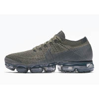 Nike Air VaporMax跑鞋 $1,599（e）<br>本年最矚目的運動鞋，早前於官網推出迅即被搶購一空，近期多咗顏色選擇，聞說鞋底嘅Air彈力十足，一於買對畀老竇試吓啦！