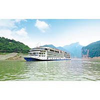 乘搭世紀神話號郵輪暢遊長江三峽，可舒適地享受旅程。