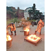 柴燒以外，參加者亦可以利用自由時間學習樂燒和坑燒，認識不同技術的特點。