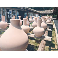 景德鎮會定期舉辦以陶瓷為主題的市集，從中可了解當地人的各種手藝。