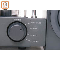 扭動機面旋鈕即可切換音訊源，操作簡便。