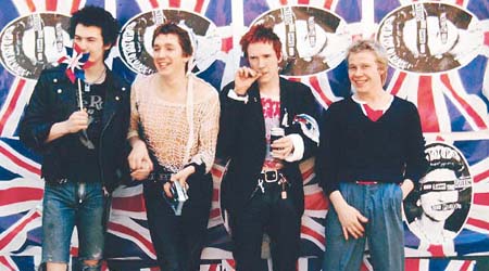 Sex Pistols真正存在的時間雖短，但已足以成為龐克文化最重要的代名詞。