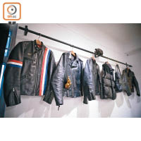 牆上一排黑色Biker Jacket珍藏，為店舖營造出濃厚的機車氛圍。