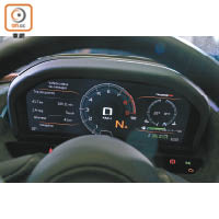 摺合式儀錶板於全屏幕模式時，會在直立式高清TFT顯示屏上顯示出各項行車資訊。