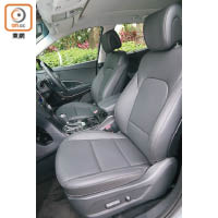跑化前座配備電動調校及電暖功能，駕駛席還有電動腰部支撐。