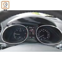 雙圈式儀錶板中央附設4.2吋TFT屏幕，清晰顯示行車資訊。