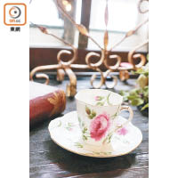 百年前的Shelley品牌茶杯，到現時仍保留了顏色鮮艷的花紋，售￥26,700（約HK$1,842.3）。