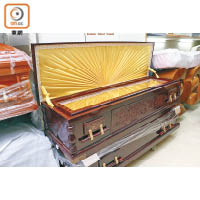 棺木的種類非常多，殯儀策劃師要清楚了解每一種的分別。