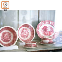 收藏多款高貴的白瓷器皿，均是昔日文物。