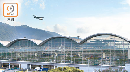 行內人士預計，當第三條機場跑道落成後，本港航空界從業員的需求將倍增。