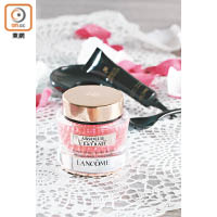 Lancôme極致玫瑰珍珠精華面膜 $3,760（C）<br>內有14支極致再生玫瑰精華原液（7ml）及1瓶極致再生玫瑰珍珠微囊（30ml）。使用時將微囊與原液混合，有效釋放修護力量，促進肌膚再生。