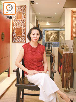 燕譽堂負責人之一蔣美玲，經營中國古董生意多年，在她眼中，古董是一門內斂的美學。