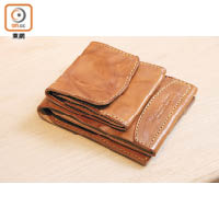 Roberu Italy Washed Leather Billfold Wallet $1,980（A）<br>選用的意大利天然染色洗水皮革，呈現天然褶紋及舊化效果，光澤感甚強。