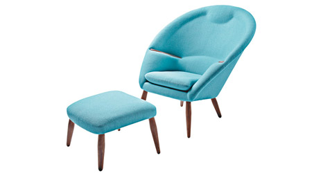 以竹藤作原材料的The Chill Lounge Chair，於1961年誕生，流線設計貼合人體曲線，美觀又舒適。