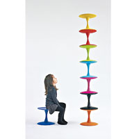 色彩絢麗的Trissen是專為幼兒而設的椅子，創作於1961年，設有58種顏色。