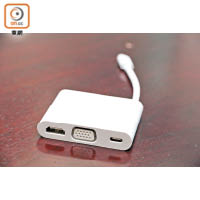 另購的MateDock 2（售價：$468），提供USB Type-A、USB Type-C、HDMI及VGA多個插口。