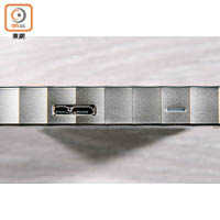 兼容USB 3.0及USB 2.0插口，擁有5Gb/s最高傳輸速度。