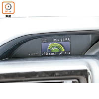 中控台上方設4.2吋彩色TFT多功能顯示屏，可顯示不同的行車資訊。