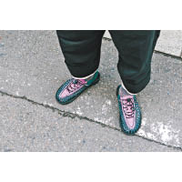 KEEN UNEEK黑×紫色涼鞋 $890（A）
