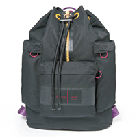 AMI Topload是結合現代時尚及實用性的多功能袋，設計師貼心地用上輕巧的尼龍面料製作，背部配附襯墊及可調校式肩帶，以減輕背部受壓。$1,999