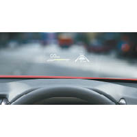 特設HUD抬頭顯示器，讓駕駛者可更專注前方路面。