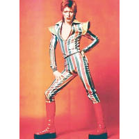 David Bowie的Jumpsuit造型令全世界掀起狂熱。
