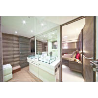 每個房間均擁有獨立衞浴設施，主臥浴室設計更顯高貴。