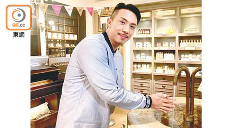 張繼聰出席Sabon 20周年活動，於店內象徵品牌靈魂的「WishingWell 幸運井」進行潔淨雙手儀式，以祈求好運及祝福。