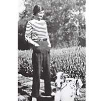Coco Chanel於1917年創作了航海系列，並將水手條紋引入時尚界。