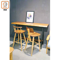 Nagano Interior的高身桌椅組合，可作為客廳與飯廳的間隔。桌$19,100、椅$4,800